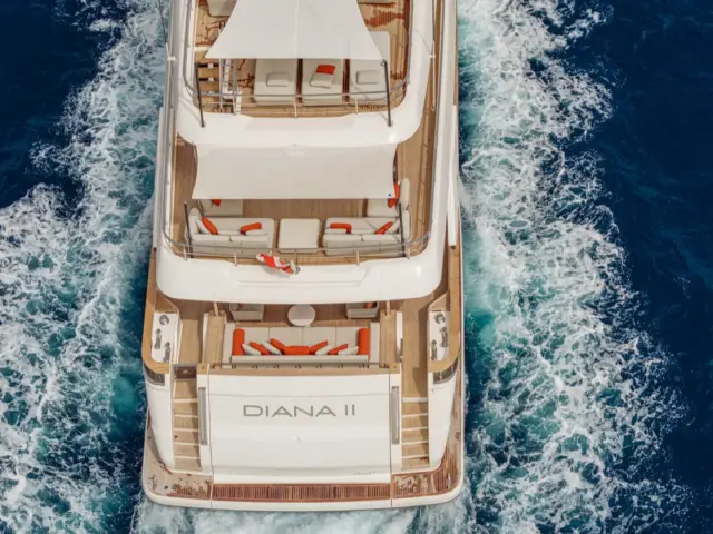 DIANA II | Custom Line Navetta 33 — 12 / 61