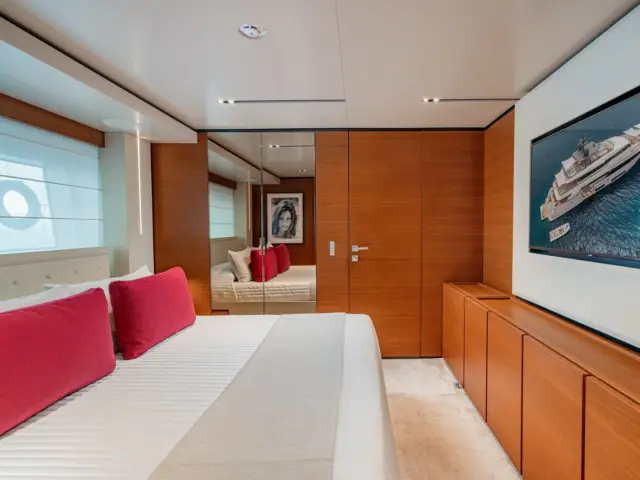 DIANA II | Custom Line Navetta 33 — 39 / 61
