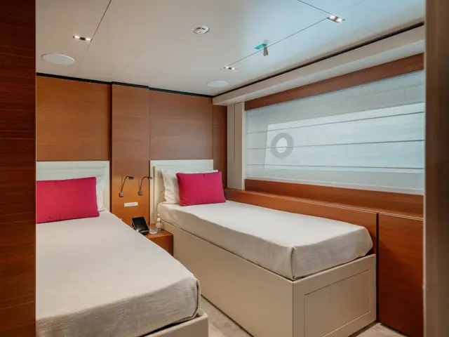 DIANA II | Custom Line Navetta 33 — 53 / 61
