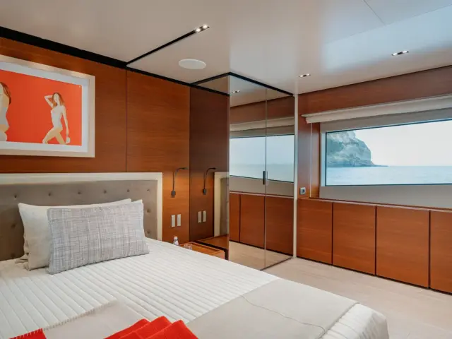 DIANA II | Custom Line Navetta 33 — 31 / 61