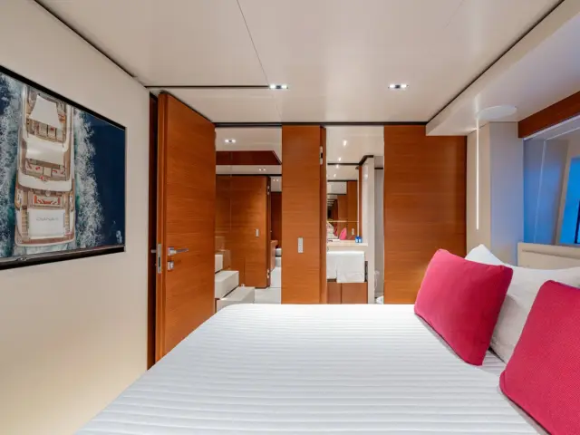 DIANA II | Custom Line Navetta 33 — 26 / 61