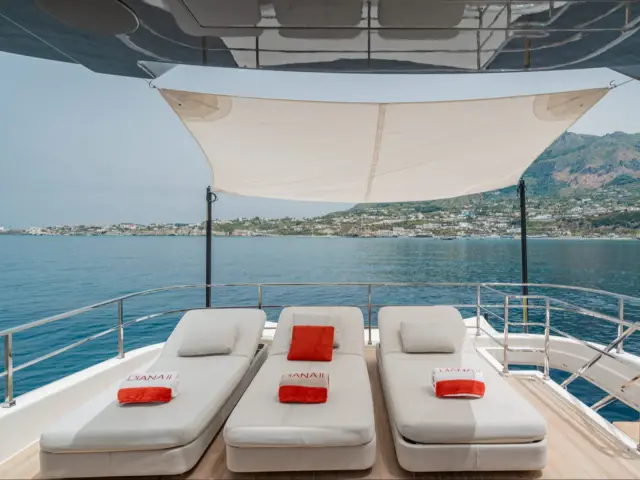 DIANA II | Custom Line Navetta 33 — 58 / 61