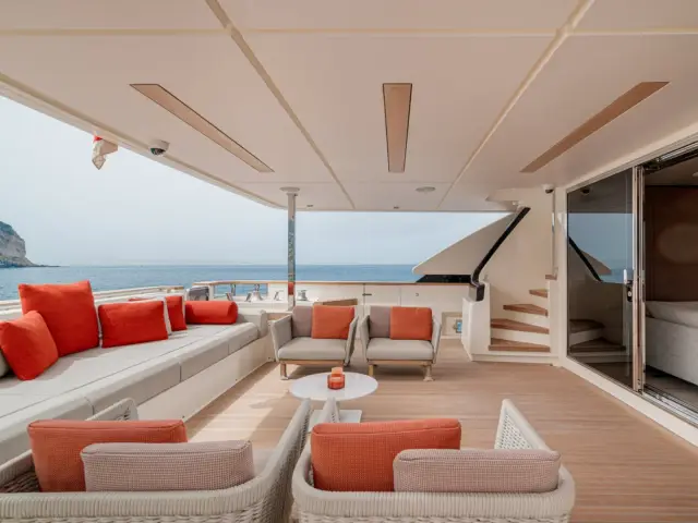 DIANA II | Custom Line Navetta 33 — 47 / 61