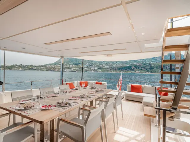 DIANA II | Custom Line Navetta 33 — 48 / 61