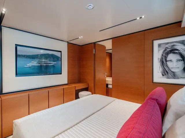 DIANA II | Custom Line Navetta 33 — 38 / 61