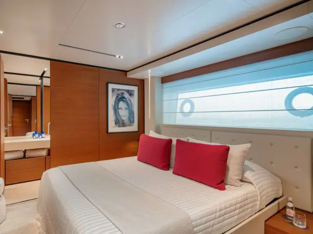 DIANA II | Custom Line Navetta 33 — 37 / 61