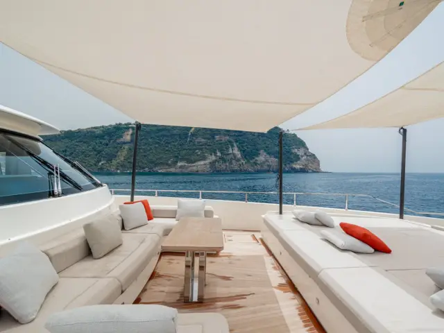 DIANA II | Custom Line Navetta 33 — 61 / 61