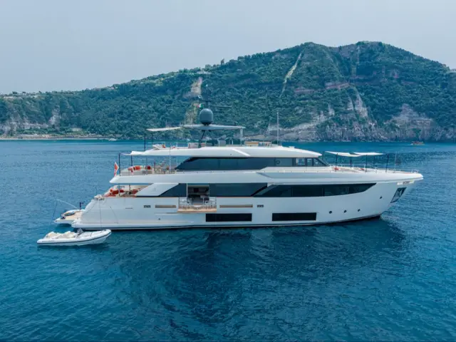 DIANA II | Custom Line Navetta 33 — 2 / 61