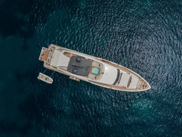 DIANA II | Custom Line Navetta 33 — 8 / 61