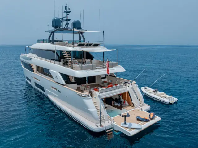 DIANA II | Custom Line Navetta 33 — 4 / 61