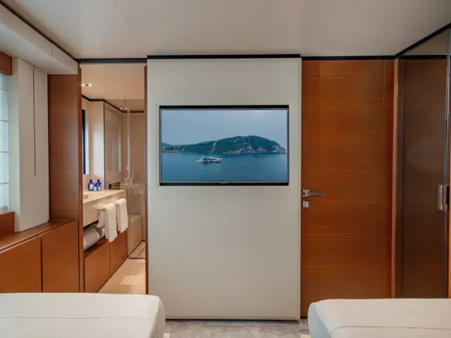 DIANA II | Custom Line Navetta 33 — 54 / 61