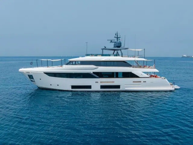 DIANA II | Custom Line Navetta 33 — 1 / 61