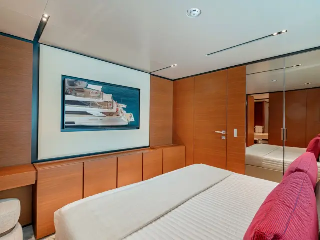 DIANA II | Custom Line Navetta 33 — 42 / 61