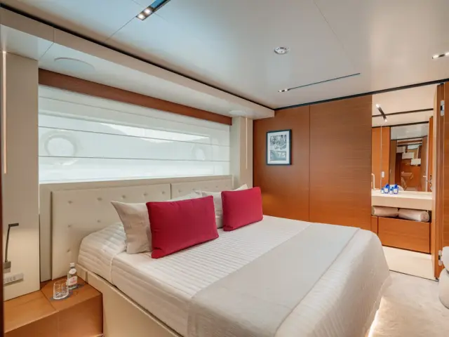 DIANA II | Custom Line Navetta 33 — 41 / 61