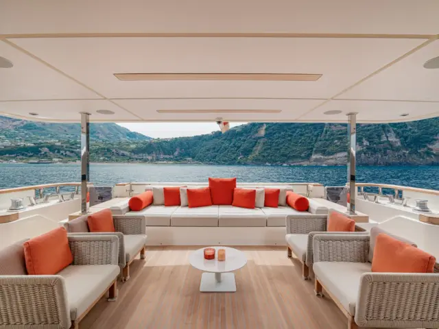 DIANA II | Custom Line Navetta 33 — 44 / 61