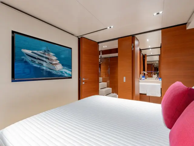 DIANA II | Custom Line Navetta 33 — 25 / 61