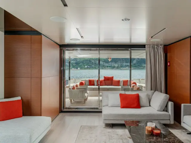 DIANA II | Custom Line Navetta 33 — 18 / 61