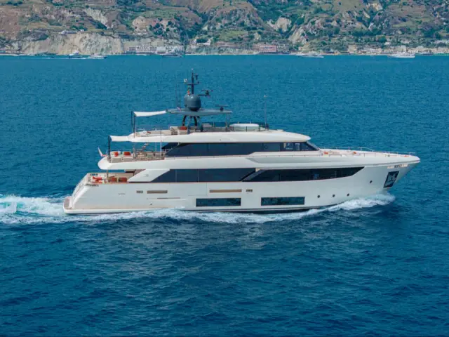 DIANA II | Custom Line Navetta 33 — 13 / 61
