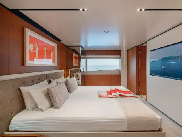 DIANA II | Custom Line Navetta 33 — 28 / 61