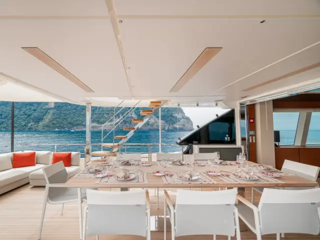 DIANA II | Custom Line Navetta 33 — 51 / 61