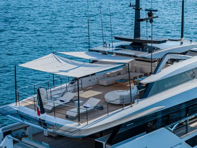 MARICAN FOREVER | Custom Line 106' — 17 / 69