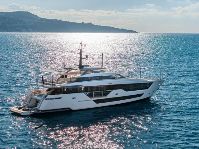 MARICAN FOREVER | Custom Line 106' — 4 / 69