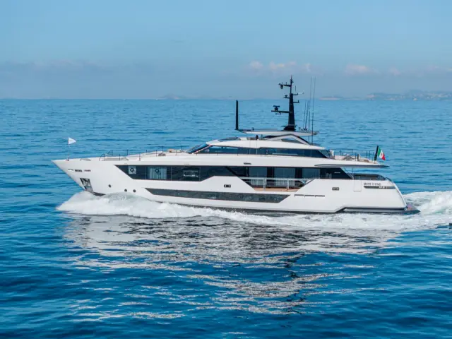 MARICAN FOREVER | Custom Line 106' — 1 / 69