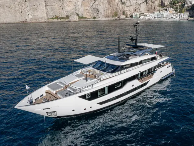 MARICAN FOREVER | Custom Line 106' — 6 / 69
