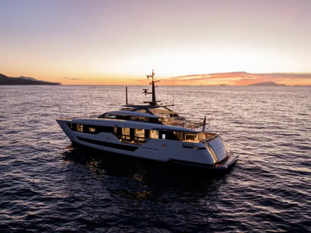 MARICAN FOREVER | Custom Line 106' — 22 / 69
