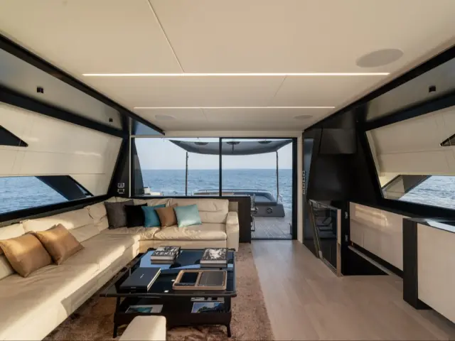 SOPHIA | Pershing 9X — 30 / 61