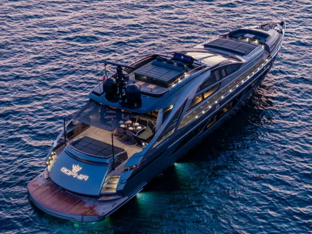 SOPHIA | Pershing 9X — 16 / 61