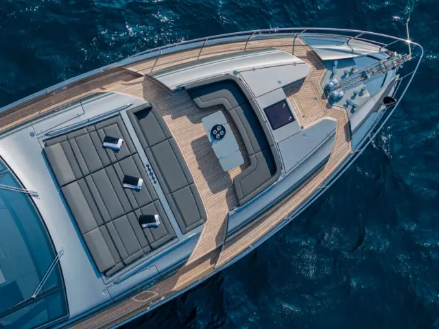 SOPHIA | Pershing 9X — 6 / 61
