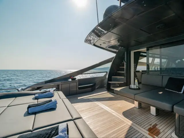 SOPHIA | Pershing 9X — 24 / 61