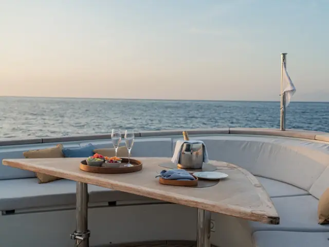 UNICKA | Sanlorenzo SD 92 — 16 / 60