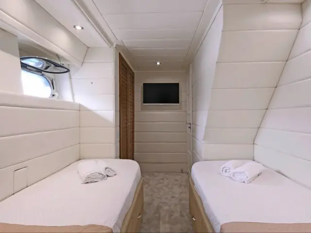 LA CHICCA | Benetti 72 — 16 / 27