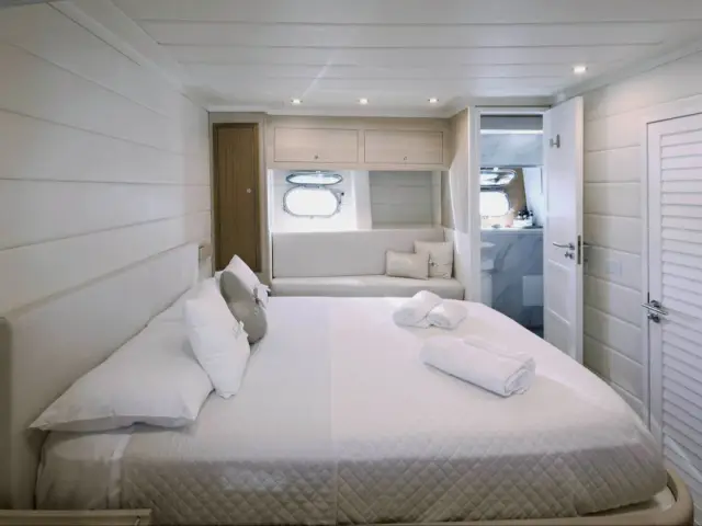 LA CHICCA | Benetti 72 — 24 / 27
