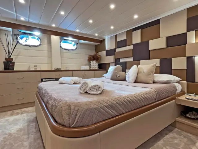 LA CHICCA | Benetti 72 — 18 / 27