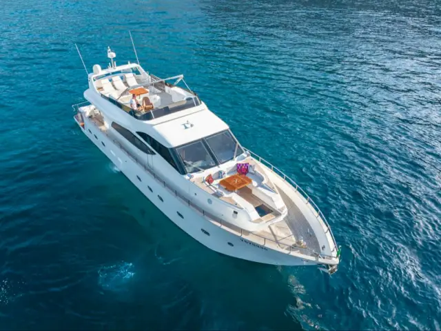 LA CHICCA | Benetti 72 — 2 / 27