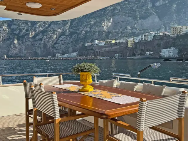 LA CHICCA | Benetti 72 — 11 / 27