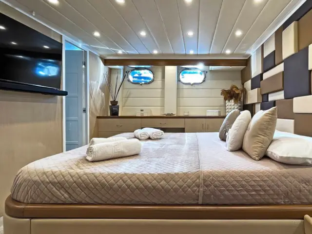 LA CHICCA | Benetti 72 — 21 / 27