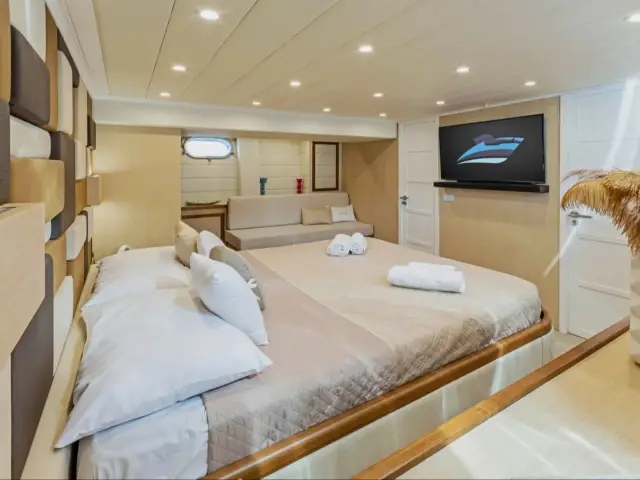 LA CHICCA | Benetti 72 — 27 / 27