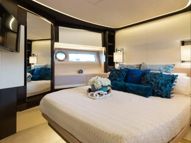 HIGH MAINTENANCE | Azimut 77S — 12 / 14