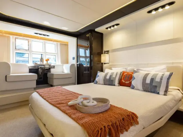 HIGH MAINTENANCE | Azimut 77S — 11 / 14