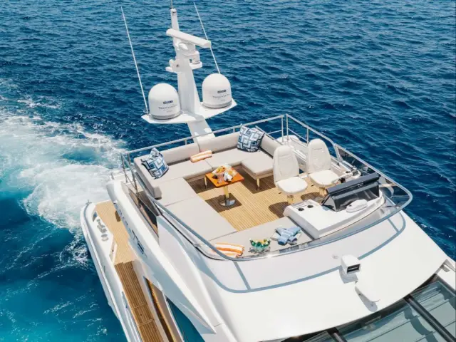 HIGH MAINTENANCE | Azimut 77S — 5 / 14