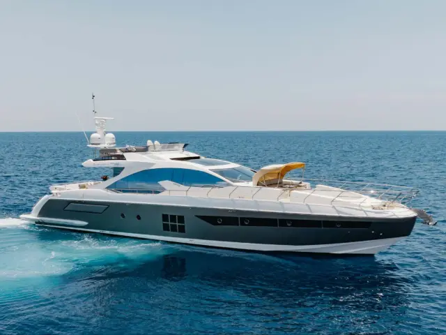 HIGH MAINTENANCE | Azimut 77S — 2 / 14