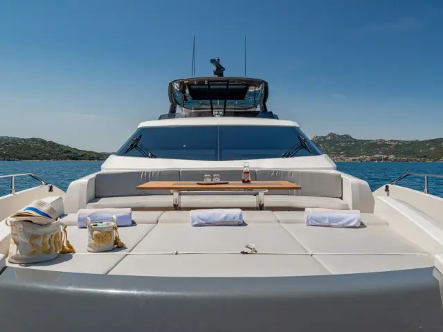 E3 | Ferretti 850 — 13 / 54