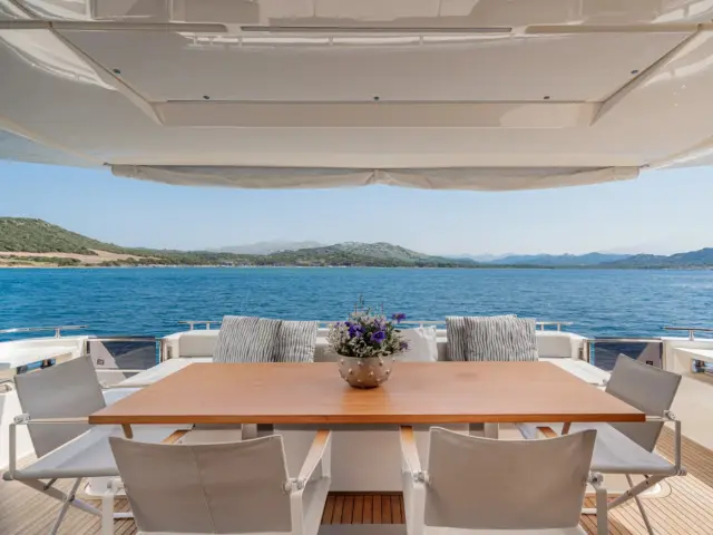 E3 | Ferretti 850 — 42 / 54