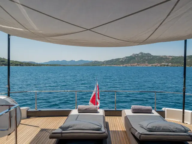 E3 | Ferretti 850 — 18 / 54