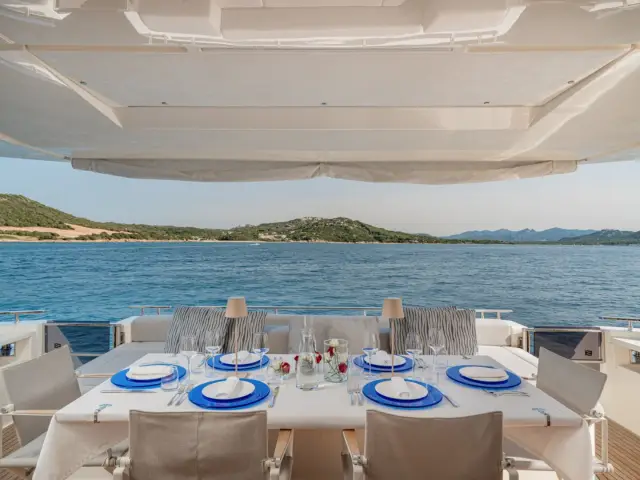 E3 | Ferretti 850 — 52 / 54