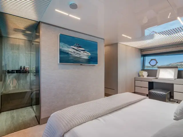 E3 | Ferretti 850 — 30 / 54